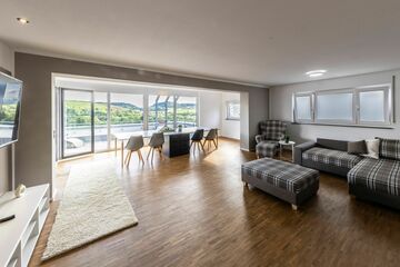 Große Wohnung auf Zeit im Penthouse-Stil mit toller Terrasse und Blick