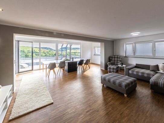 Große Wohnung auf Zeit im Penthouse-Stil mit toller Terrasse und Blick