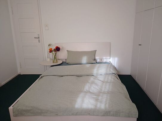 Sonnige 2-Zimmer-DG Wohnung mit spektakulärem Panoramablick über Stuttgart – ideal für Pendler*inCute & new loft locate…