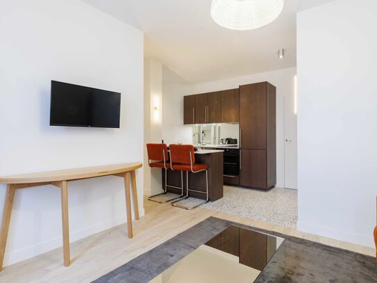 Paris 9th: Cozy and Connected: 55m2 Apartment with Smart Amenities and Comfy Bedrooms