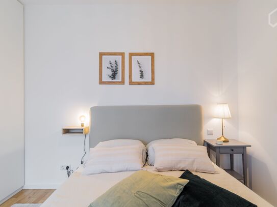 Designer-Appartment + Cleaning Service @Charlottenburg HighWest Tower, Perfect pub. transp.