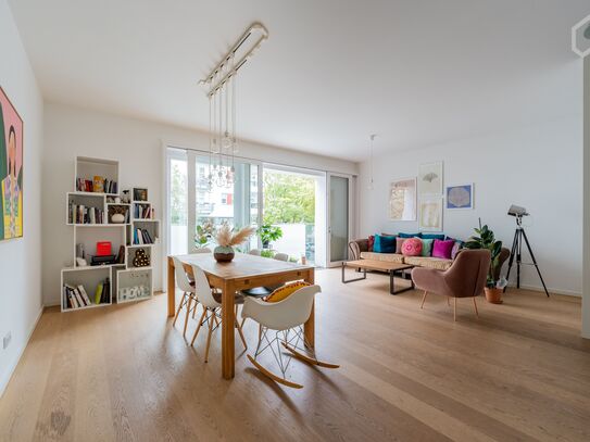 Geräumige Künstlerwohnung im Loft-Stil in Mitte mit Tiefgarage