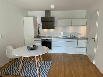 Stilvolle 2-Zimmer-Wohnung mit Einbauküche, Balkon und Stellplatz in Frankfurt