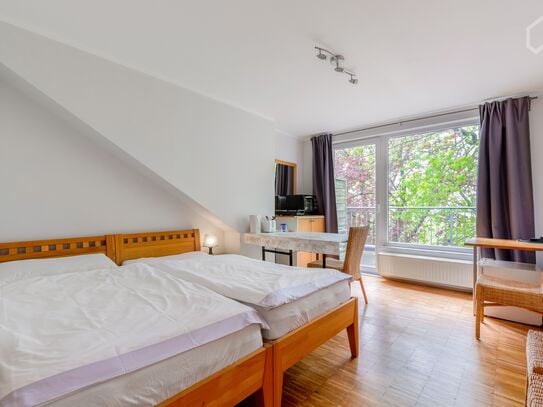 Charming 1-room apartment, Bath with Infarred cabin in Düsseldorf-Gerresheim No. 3