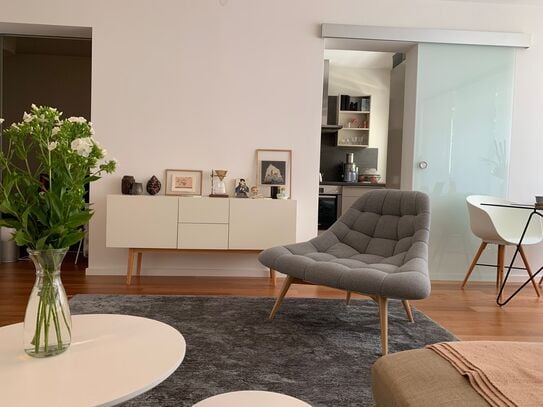 In the heart of Altstadt-Lehel: Modern and furnished city apartment