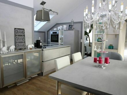 Helles modern eingerichtetes Apartment mit Designerküche und Loggia in ruhiger Lage in Ludwigsburg