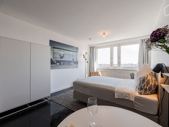 Hackescher Markt: modern studio-apartment with a spectacular view !