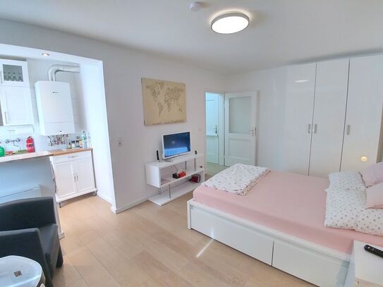 Lovely studio apartment in Köln, facing the park, Koln - Amsterdam Apartments for Rent