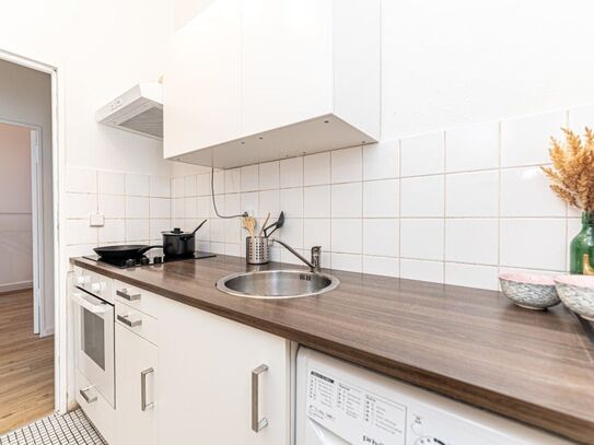 SHARED LIVING: Ordentlich und schönes Apartment in Charlottenburg, Berlin