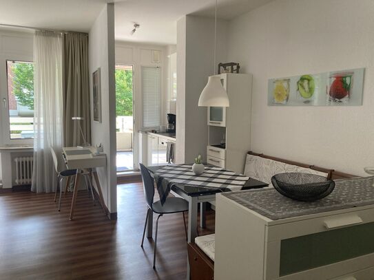 Sehr schönes, gepflegtes, liebevoll eingerichtetes Ein-Zimmer-Apartment mit Pkw-Tiefgaragenstellplatz in Toplage von Mü…