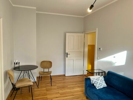 Wunderschöne 2 Zimmer-Altbau-Wohnung in Münchens Szene-Viertel, Regenwald-Dusche, BALKON | Nice apartment in München