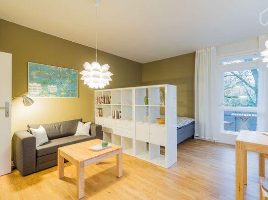 Modern bright apartment with large balcony, idyllic park location - first time use after refurbishment, Berlin - Amster…