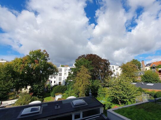 CozyCentral: 75 sqm duplex with balcony & parking lot in St. Georg between Außenalster & Lange Reihe