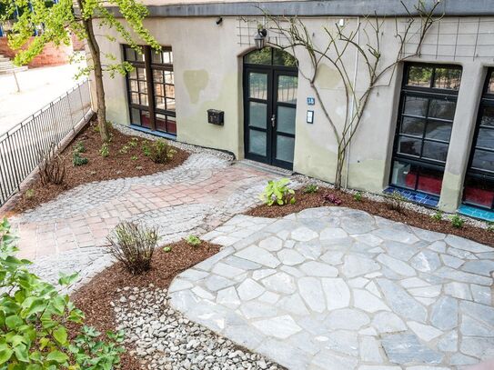 Luxurious and chic old building garden apartment at "Quellenpark"