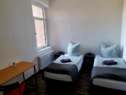 🔴 Roter Faden Designer Business Apartment für 6 Personen + Privat Parkplatz (FREE) + Küche in der City