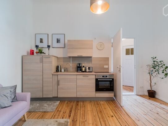 Quite apartment with original wooden floor on a side street of Kurfürstendamm