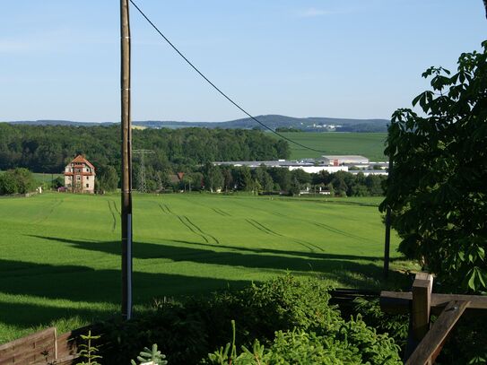 Schöne ruhig gelegen Zweizimmerwohnung, mit Balkon und Blick ins Grüne.