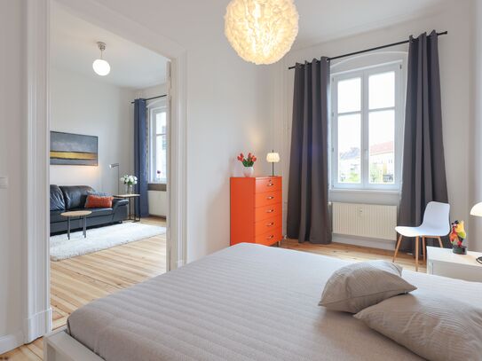 Light-flooded refurbished 2-room flat near Simon-Dach-Straße with south-west-facing balcony