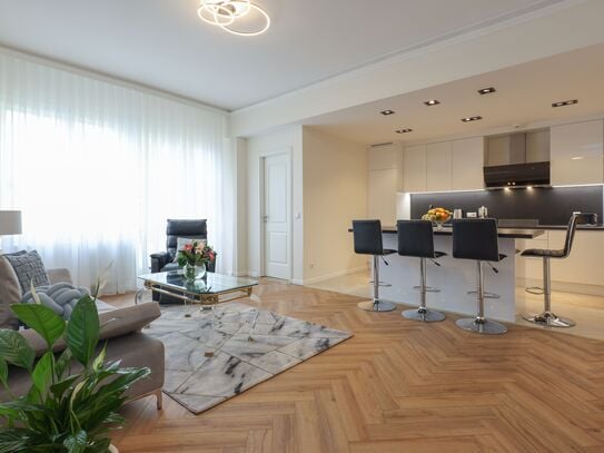 Modern, upscale furnished 3-room apartment in the top location of city near Roseneck