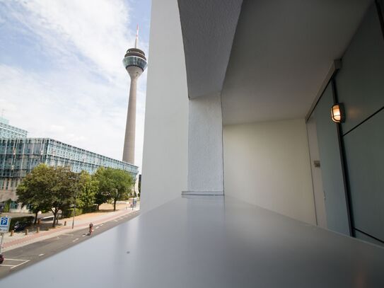 Designer apartment in a prime location. Opposite the Gehry buildings