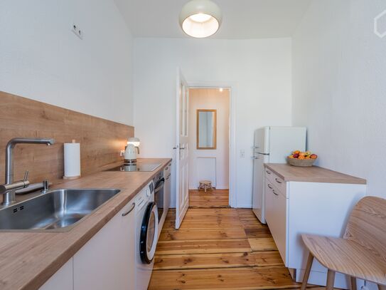 Charming cozy 2-bedroom apartment with balcony in Berlin Prenzlauer Berg next to Schönhauser Allee