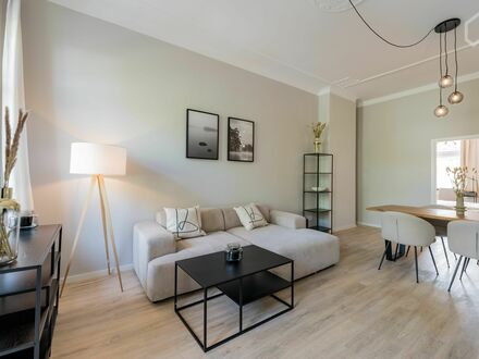 Schöne vollmöblierte 2 Zimmer Altbau-Wohnung in zentraler Lage (Balkon, Erstbezug, Luxuriöse Einrichtung) | Beautiful f…