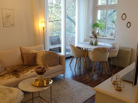 Cozy, bright & quiet 60sqm apartment in Pankow with balcony, bathtub & fitted kitchen.