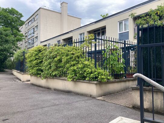 Gorgeous loft on terrace 4Km from Paris + parking