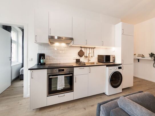 brand new & central apartment 1-bedroom + workplace + kitchen | Berlin Gesundbrunnen