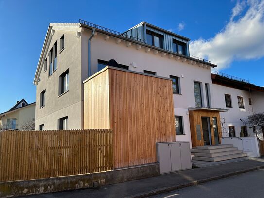 Lichtdurchflutete Neubauwohnung mit Balkon