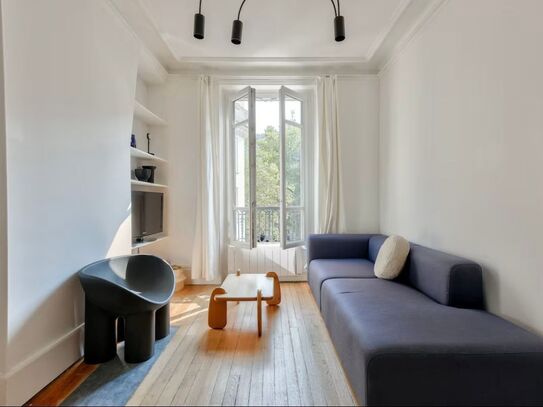 Charming spacious architect-designed apartment near Montmartre