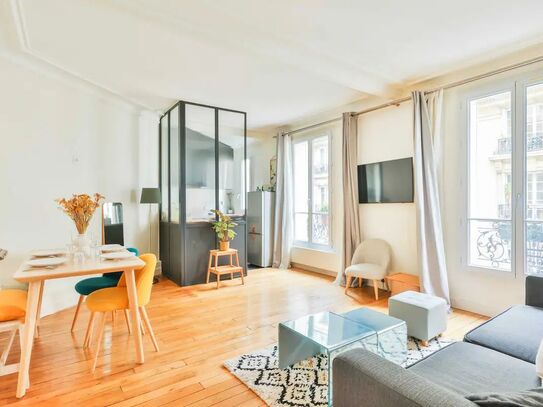 Functional and Perfectly Optimized: Charming 1-Bedroom Apartment in the 18th Arrondissement"