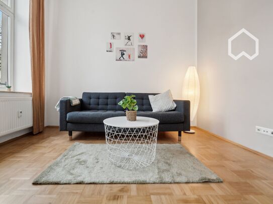 Feinstes & modernes Studio Apartment in lebendiger Straße