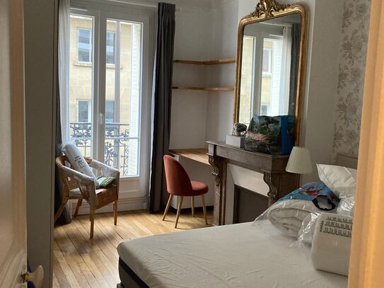 Beautiful shared apartment typically Parisian