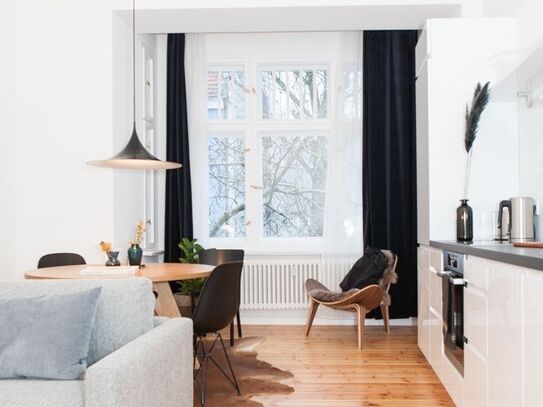 Neu renovierte 2 Zimmer Designerwohnung am Paul Linke Ufer - mit Balkon