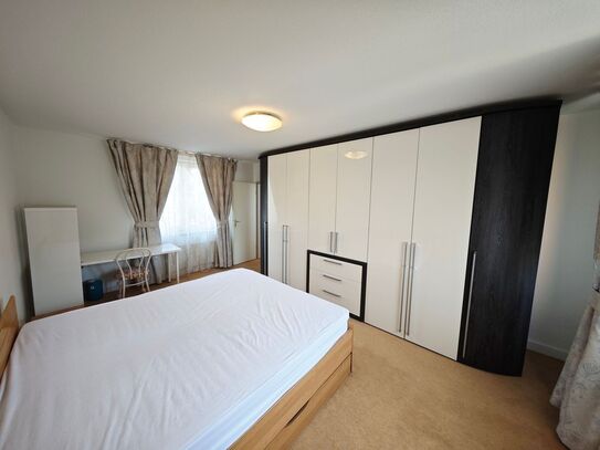 Charming 3-Bedroom Apartment with Full Kitchen & Furnishings in Düsseldorf, Dusseldorf - Amsterdam Apartments for Rent