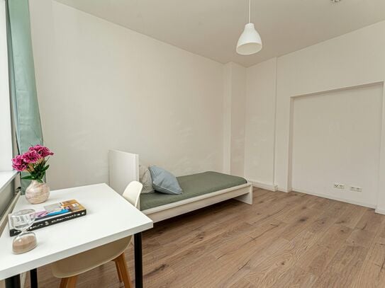 SHARED LIVING: Bright apartment in Britz with 2 housemates