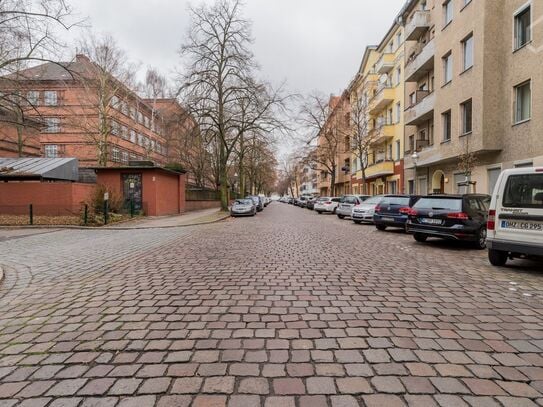 Bright, High Ceiling Studio in Neukölln, Berlin - Amsterdam Apartments for Rent