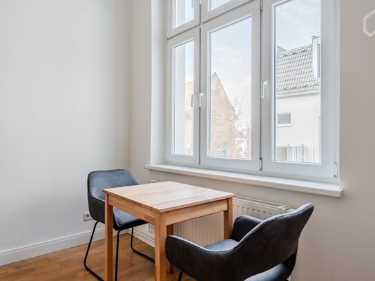 Charming, awesome home with nice neighbours