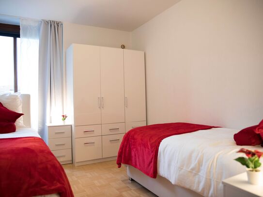 Luxury flat between Cologne and Bonn with 3 rooms, 2 bathrooms, garage, A/C, weekly cleaning, sleeps up to 6 people