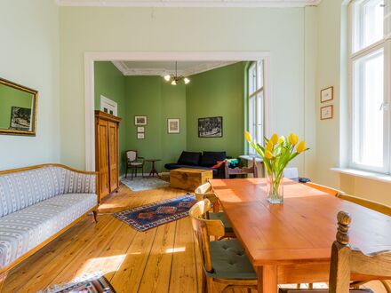 Helle & ruhige 2 Zimmer Altbauwohnung nahe Savignyplatz | Bright & quiet 2 bedroom old building flat near Savignyplatz
