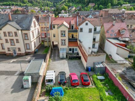 Etagenwohnung mit Balkon und Parkplatz in Bahnhofsnähe | Apartment with balcony and parking space near the train station