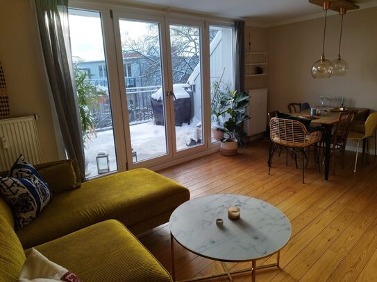 Zentrale, helle 3-Zi.-Whg mit Dachterrasse zur Zwischenmiete in Winterhude/ "Bright, 3-room apt with rooftop terrace fo…