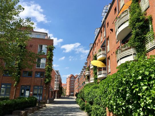 Beautiful apartment on the banks of the Weser with panoramic view of the historic old town, directly in the centre of t…