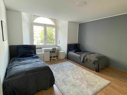 Zimmer in kernsanierter 70 m² Wohnung. Altbau mit Charme