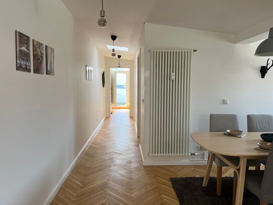 Spacious and bright Penthouse with sunny terrace in Mitte