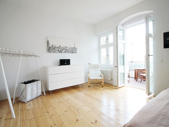 Generous modern Apartment with 3 bedrooms and terrace on Media Spree, Berlin - Amsterdam Apartments for Rent