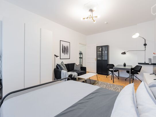 HIPPE STUDIO WOHNUNG MIT BALKON IN DER SIMON-DACH-STRASSE BERLIN FRIEDRICHSHAIN