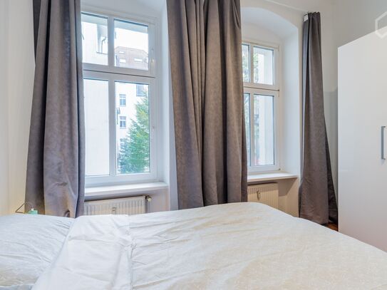 Fantastic apartment in Alt-Treptow with 2 bedrooms, balcony, quiet in the courtyard, completely equipped