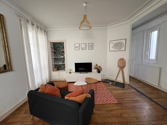 New and quiet home near school (Paris)